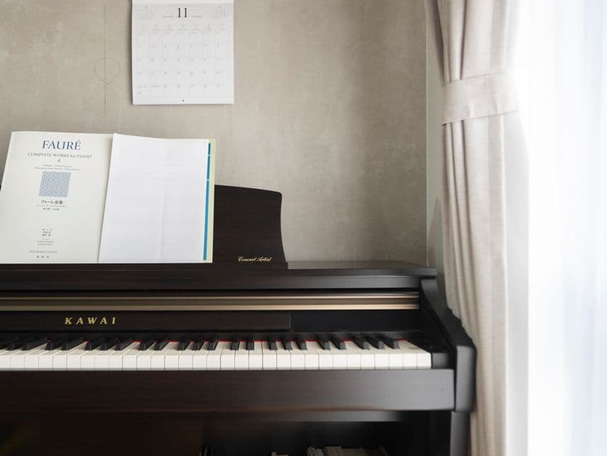中古マンションのリノベーション後のリビングのピアノ